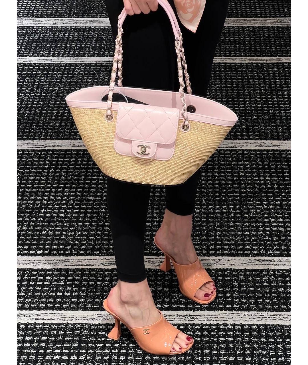 CHANEL Коралловые мюли из лакированной кожи, фото 5