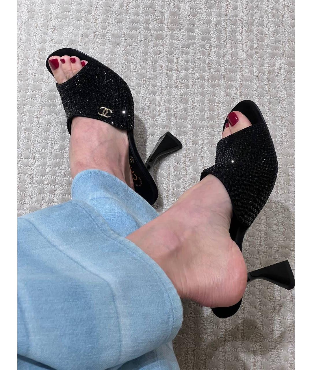 CHANEL Черные замшевые мюли, фото 2