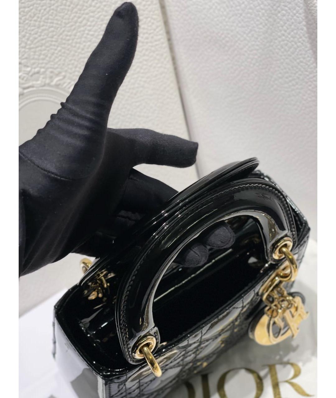 CHRISTIAN DIOR Черная сумка через плечо из лакированной кожи, фото 6