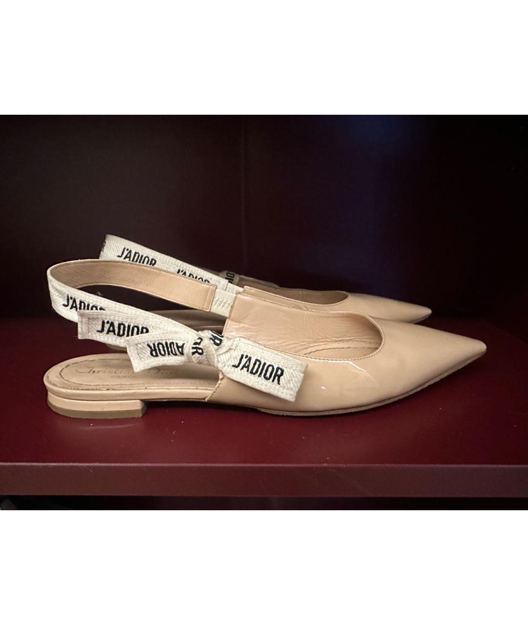 CHRISTIAN DIOR Бежевые балетки из лакированной кожи, фото 9