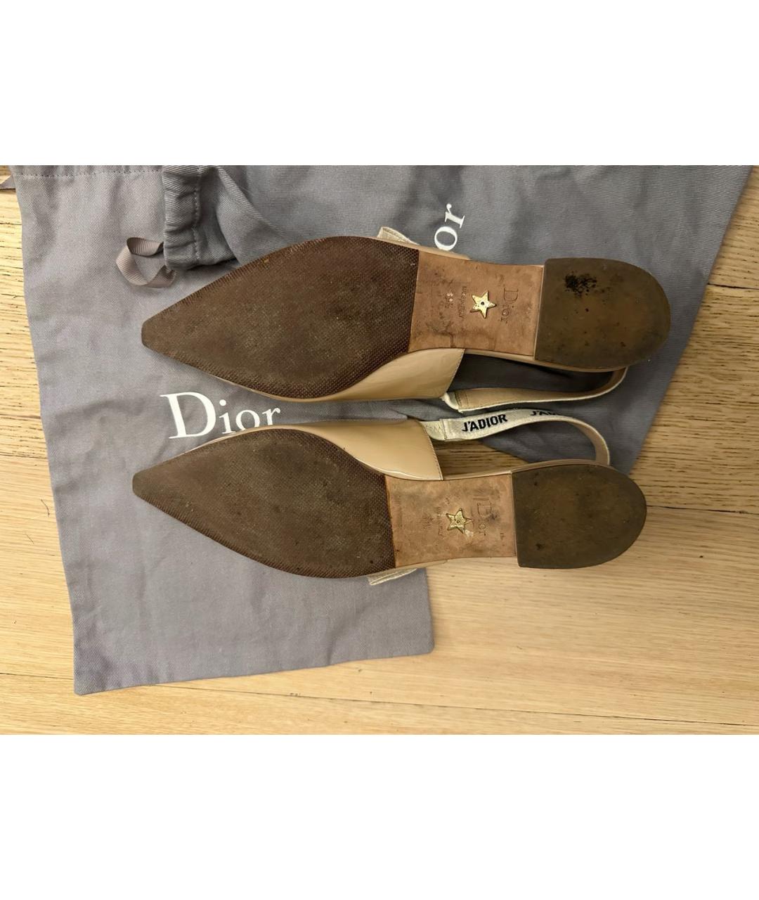 CHRISTIAN DIOR Бежевые балетки из лакированной кожи, фото 8