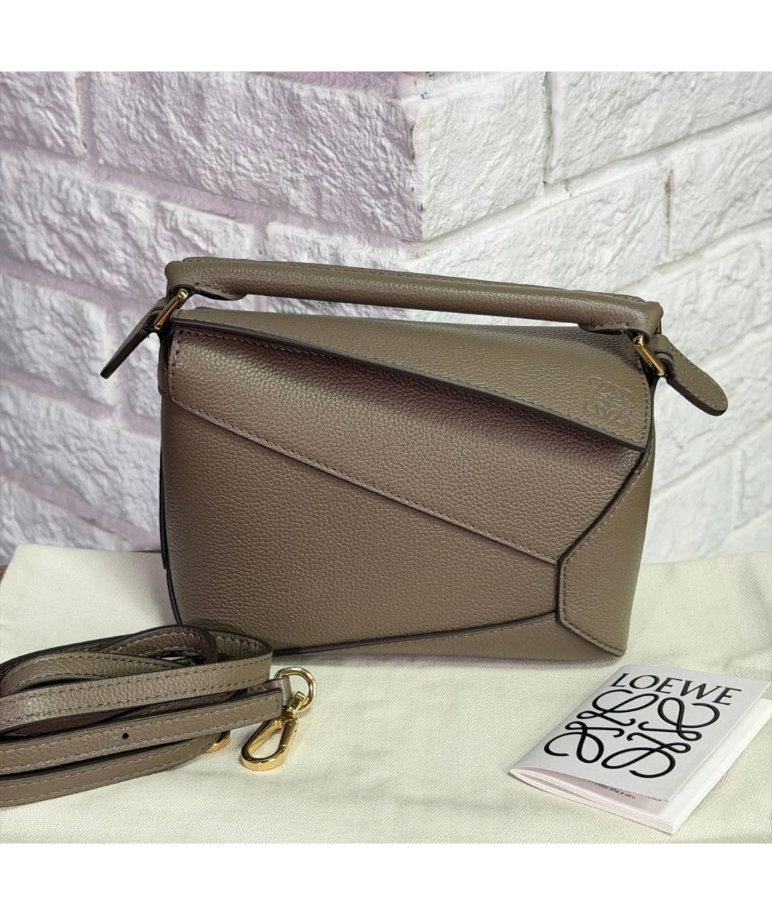 LOEWE Серая кожаная сумка с короткими ручками, фото 6
