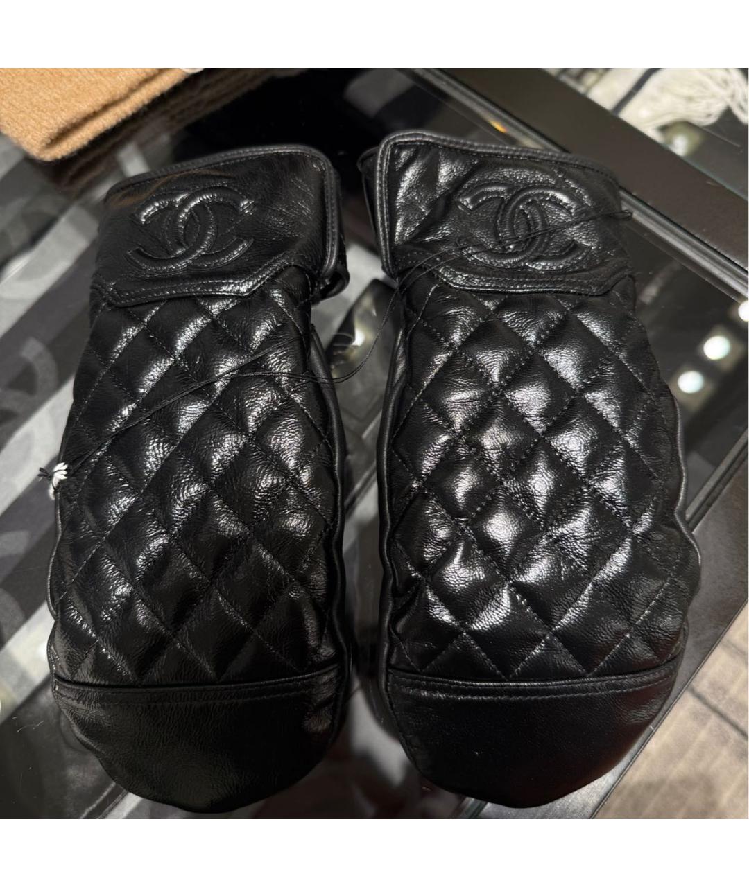 CHANEL Черные кожаные варежки, фото 2