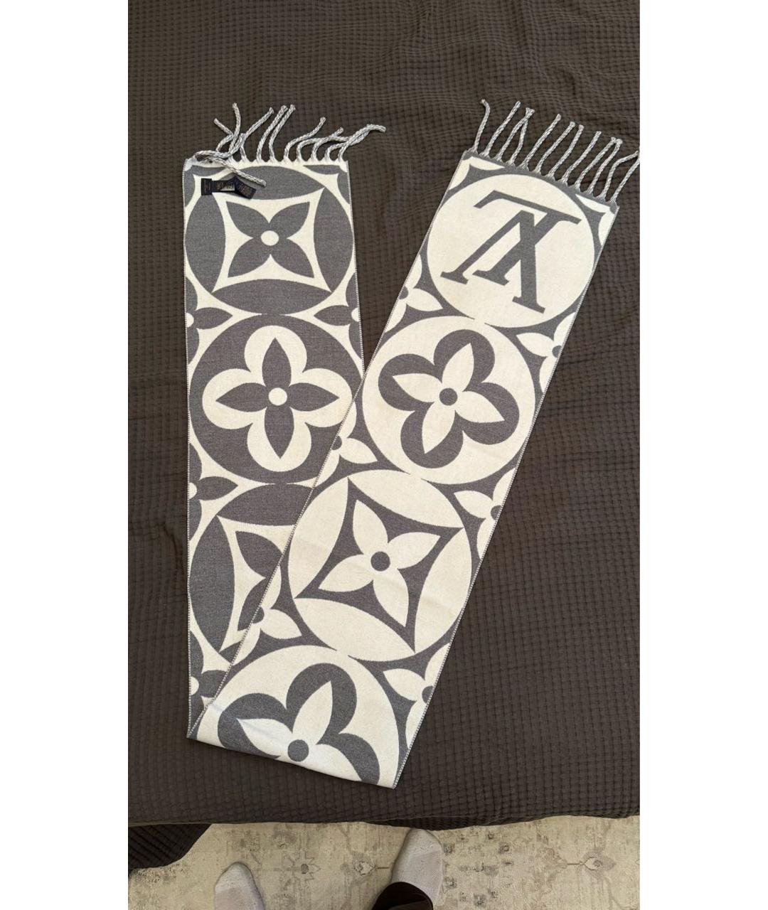 LOUIS VUITTON Серый шерстяной шарф, фото 4