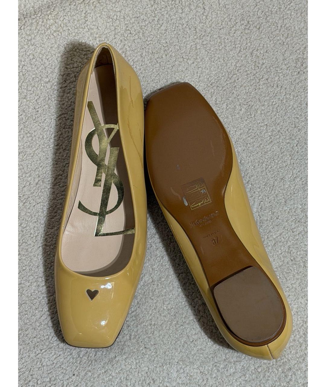 SAINT LAURENT Бежевые балетки из лакированной кожи, фото 5