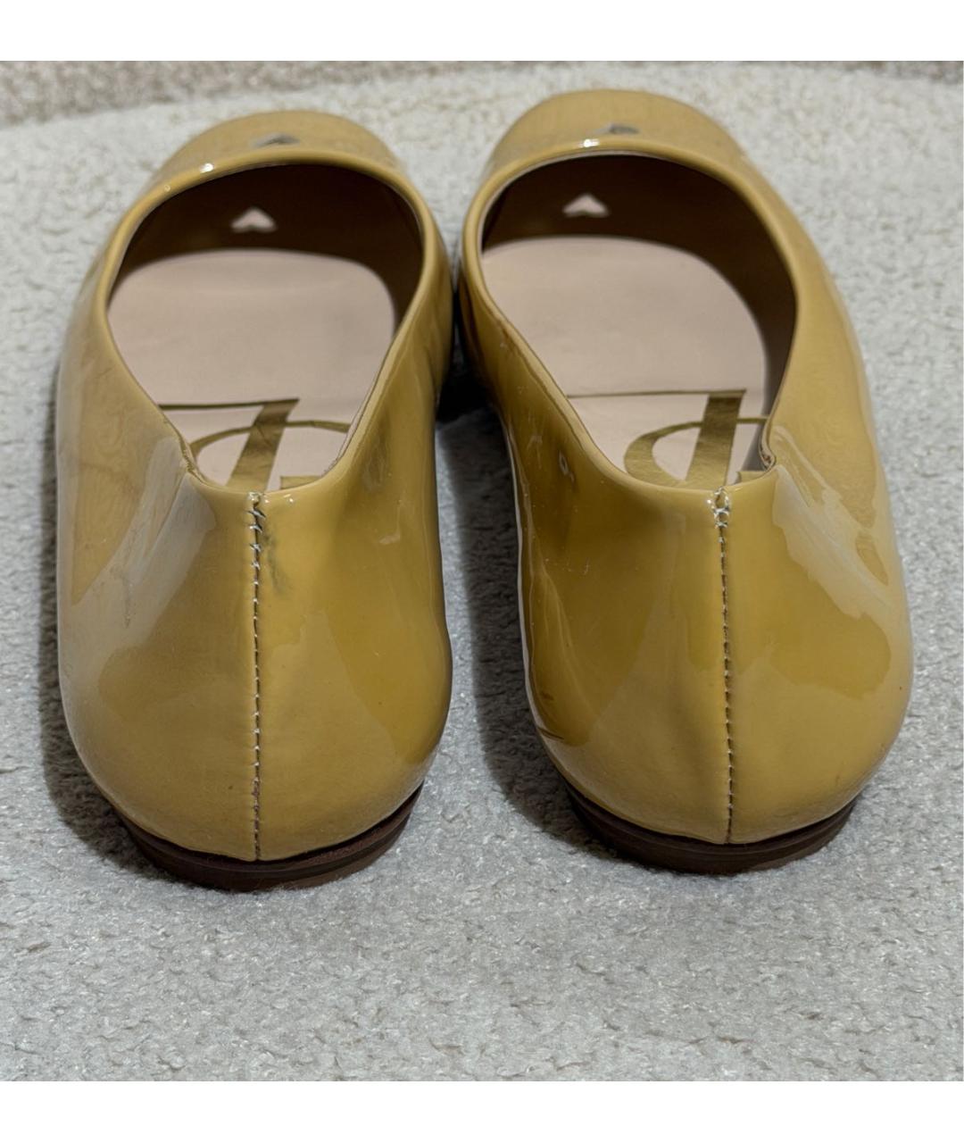 SAINT LAURENT Бежевые балетки из лакированной кожи, фото 4