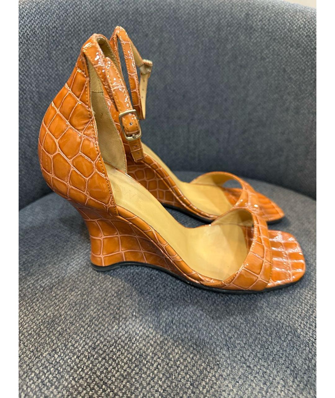 LOEWE Коричневые босоножки из лакированной кожи, фото 7