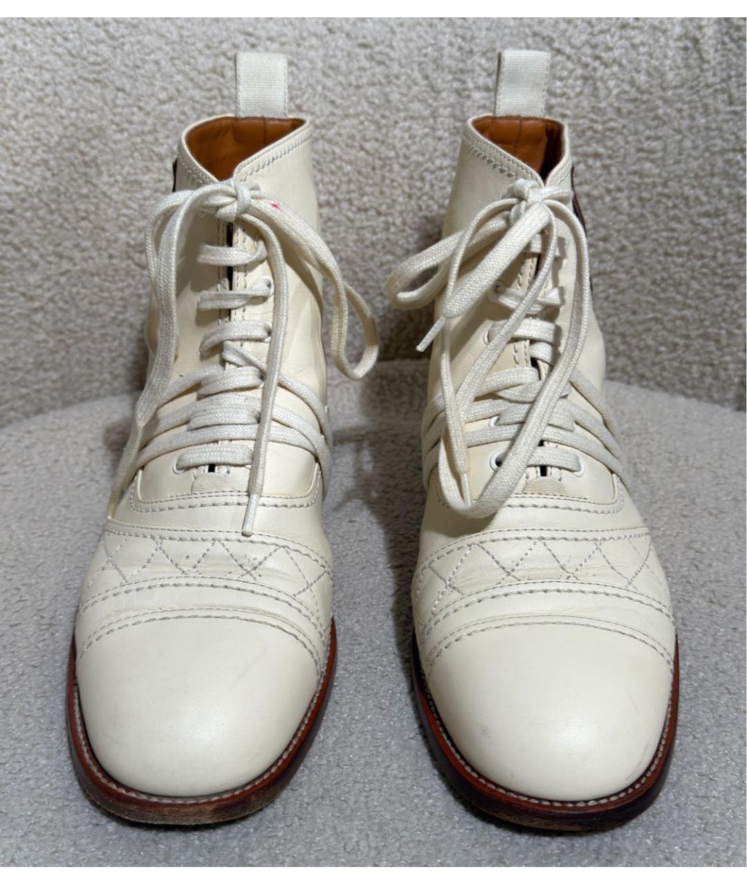 CHANEL Белые кожаные ботинки, фото 2