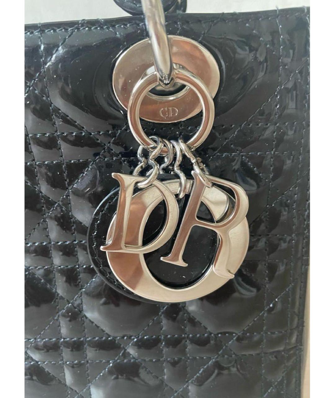 CHRISTIAN DIOR Черная сумка с короткими ручками из лакированной кожи, фото 3