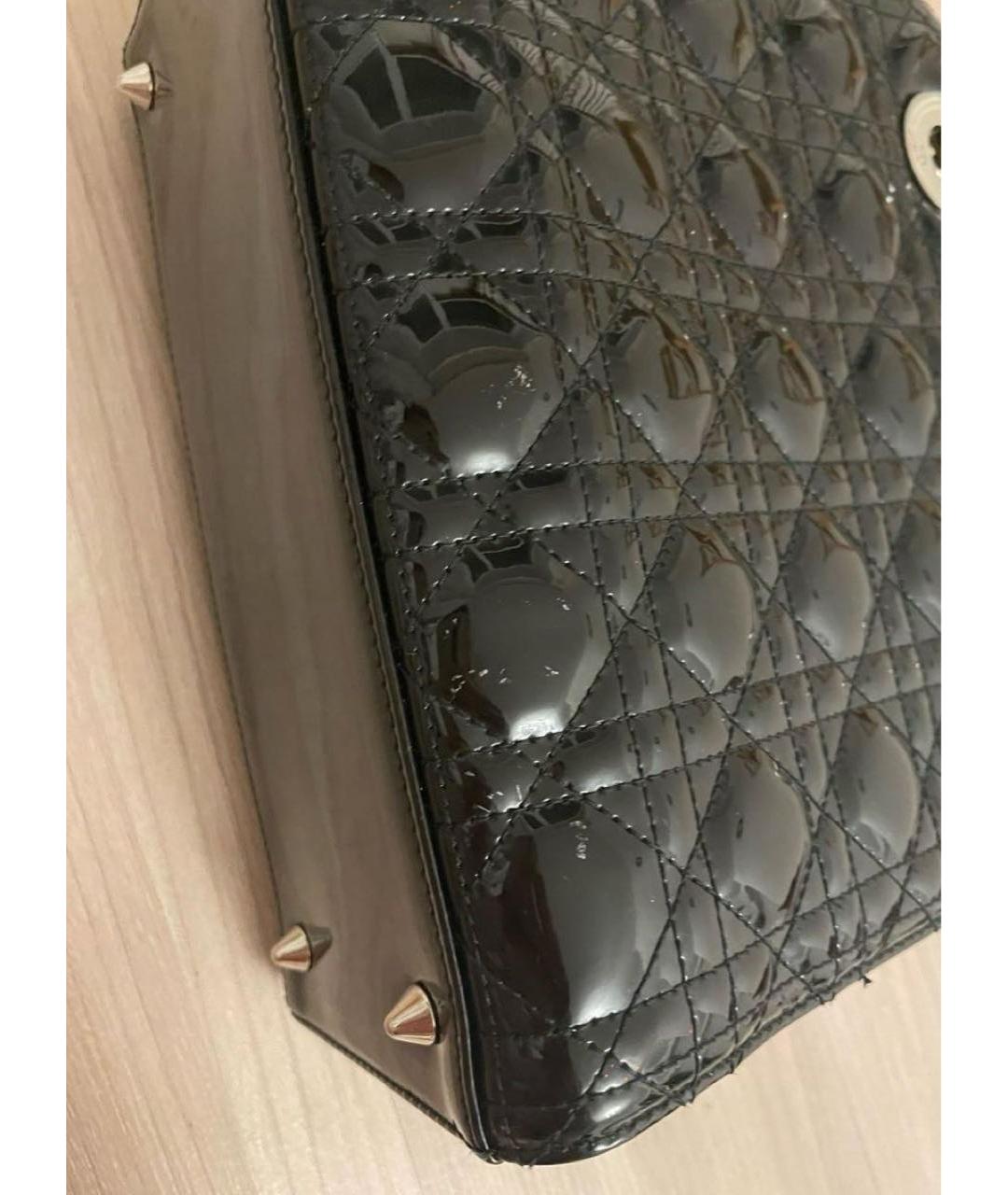 CHRISTIAN DIOR Черная сумка с короткими ручками из лакированной кожи, фото 6