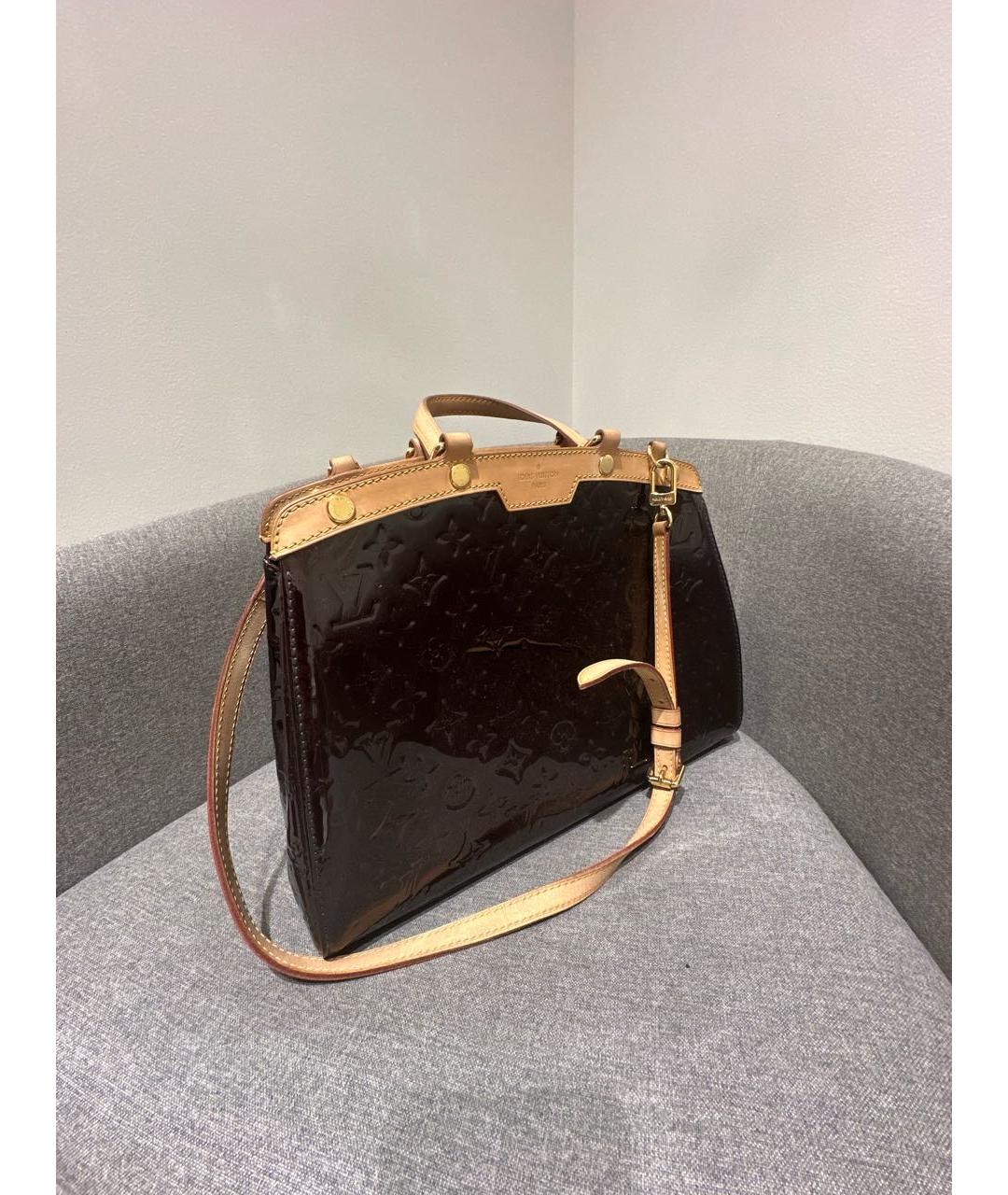 LOUIS VUITTON Бордовая сумка через плечо из лакированной кожи, фото 2