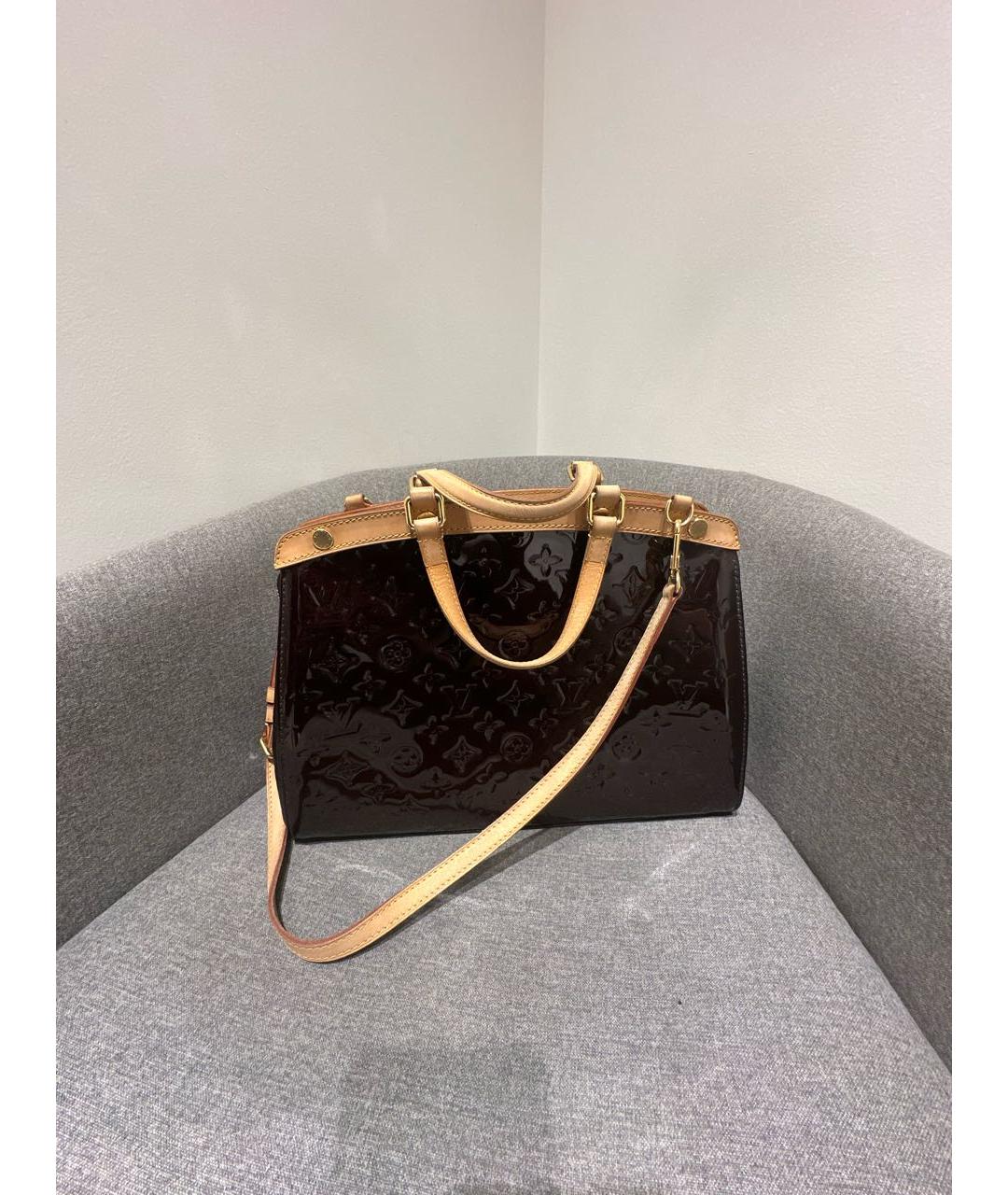 LOUIS VUITTON Бордовая сумка через плечо из лакированной кожи, фото 3