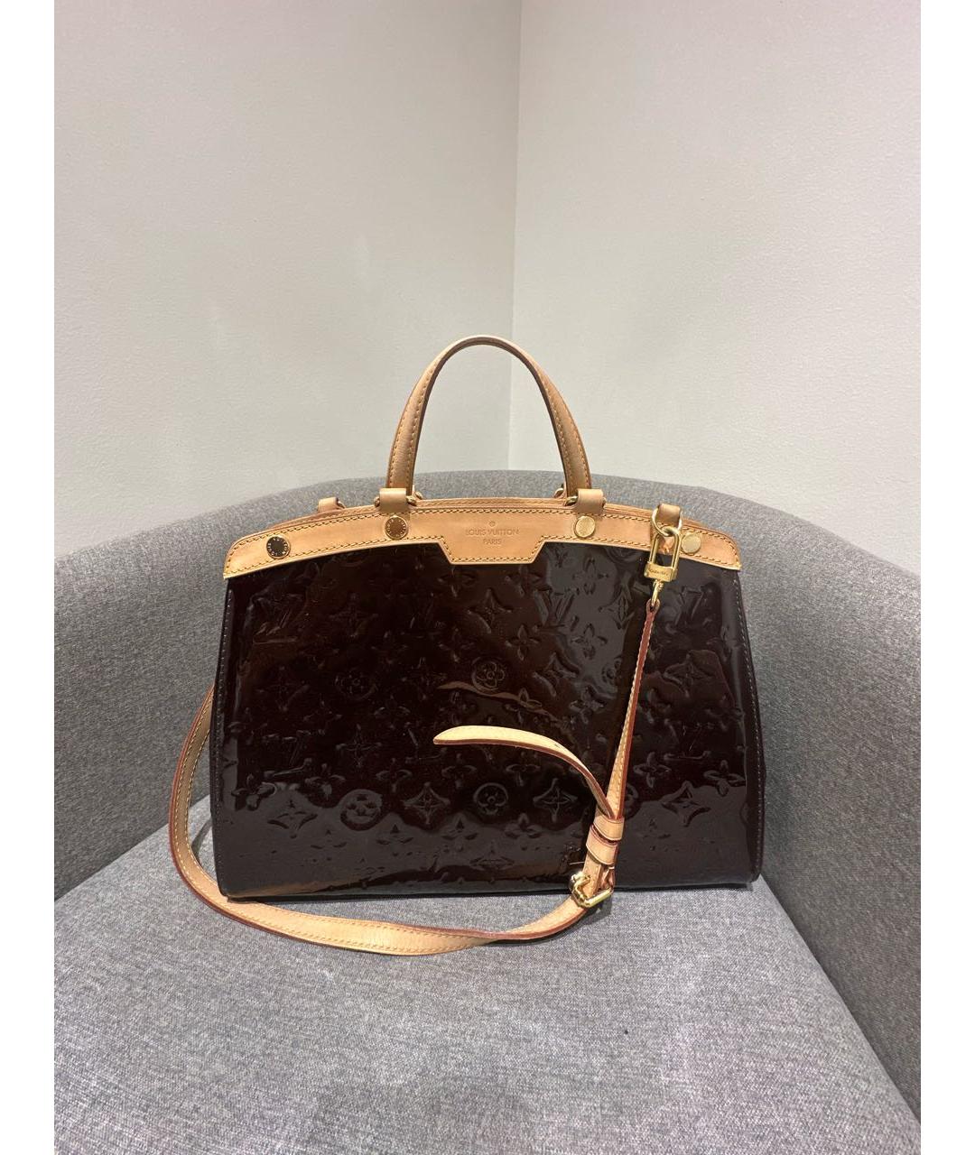 LOUIS VUITTON Бордовая сумка через плечо из лакированной кожи, фото 9