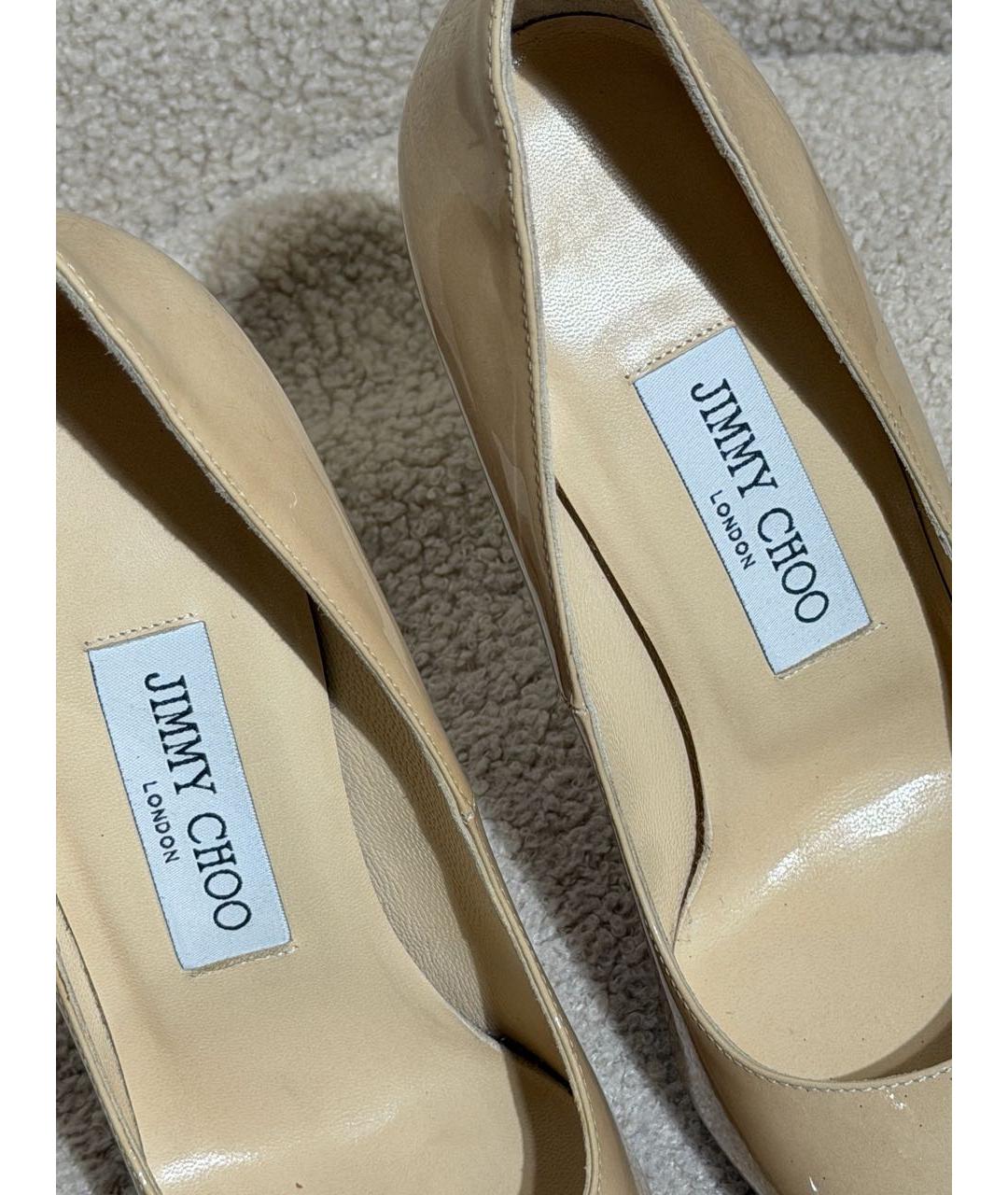 JIMMY CHOO Бежевые туфли из лакированной кожи, фото 3