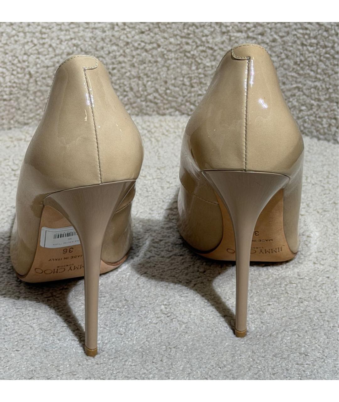 JIMMY CHOO Бежевые туфли из лакированной кожи, фото 4