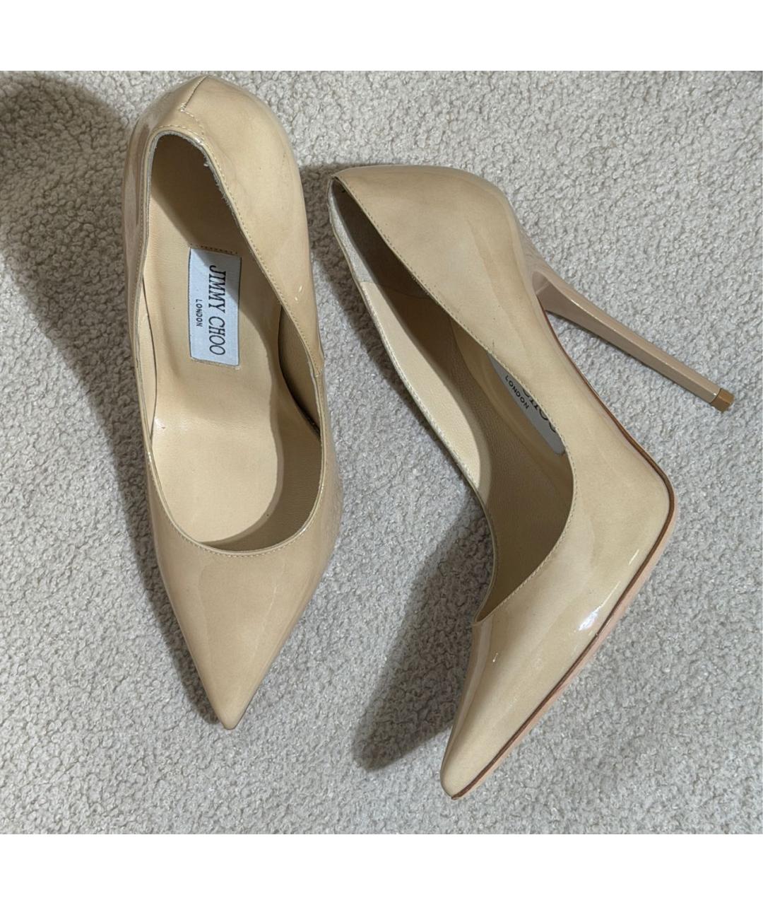 JIMMY CHOO Бежевые туфли из лакированной кожи, фото 5