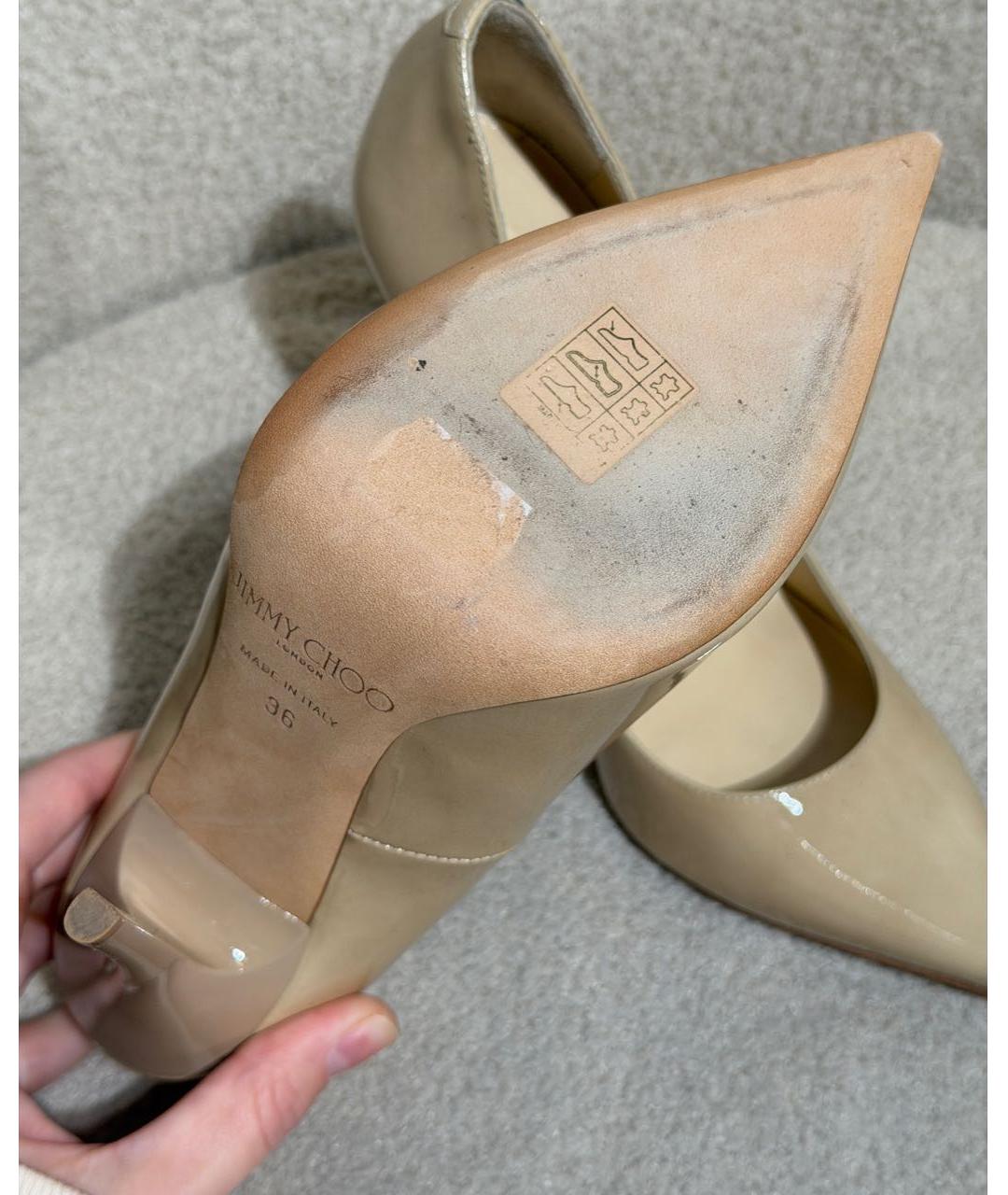 JIMMY CHOO Бежевые туфли из лакированной кожи, фото 6