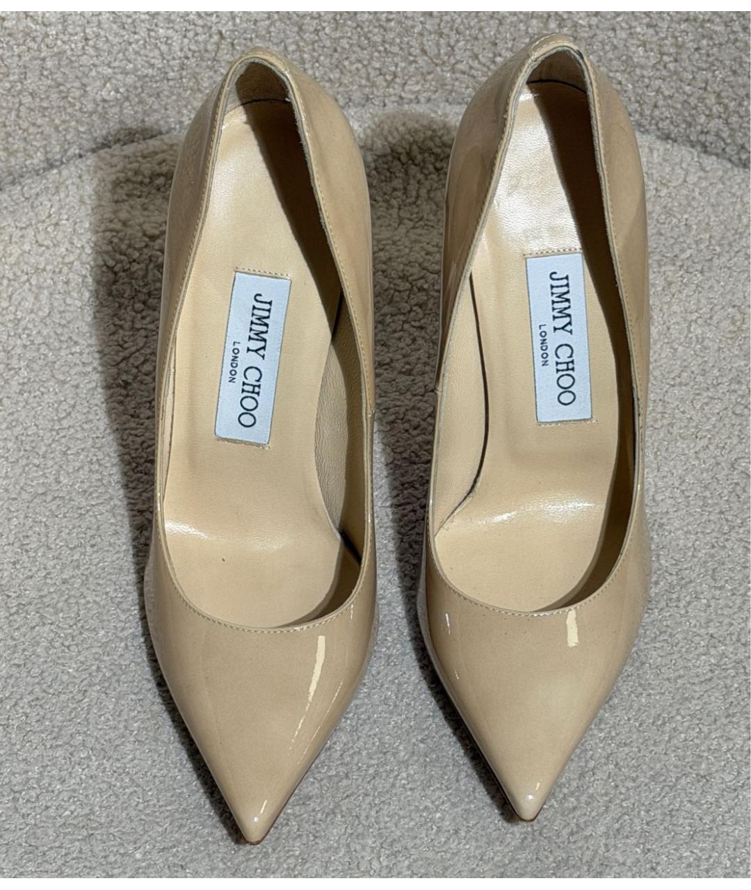 JIMMY CHOO Бежевые туфли из лакированной кожи, фото 2