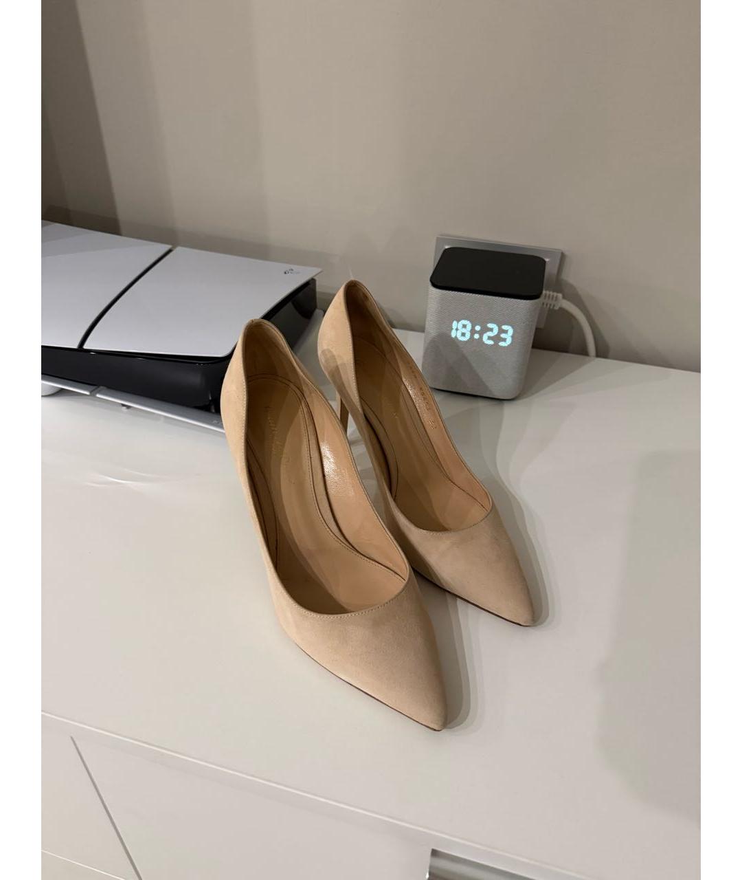 GIANVITO ROSSI Бежевые замшевые туфли, фото 3