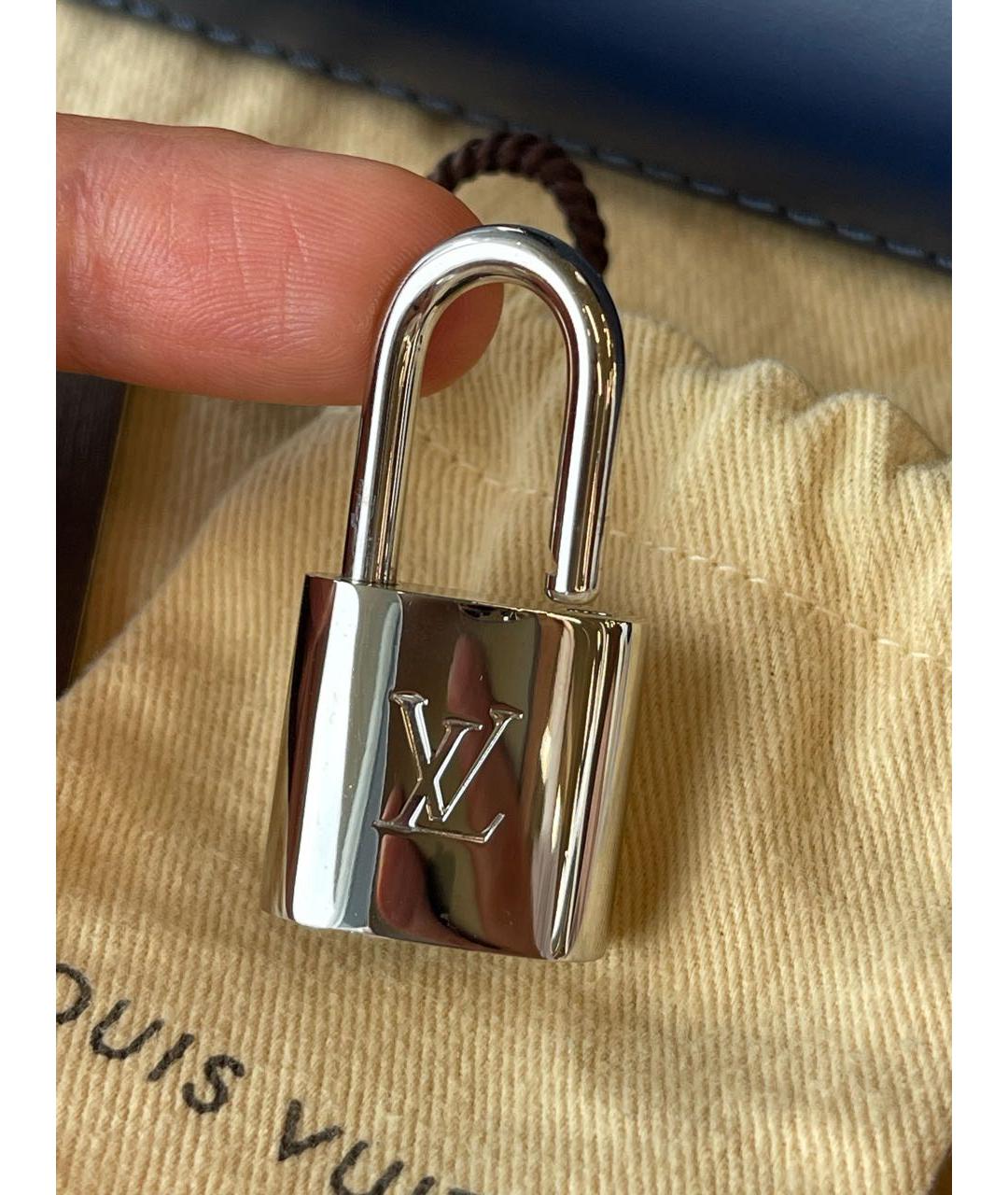 LOUIS VUITTON Темно-синяя кожаная сумка с короткими ручками, фото 7