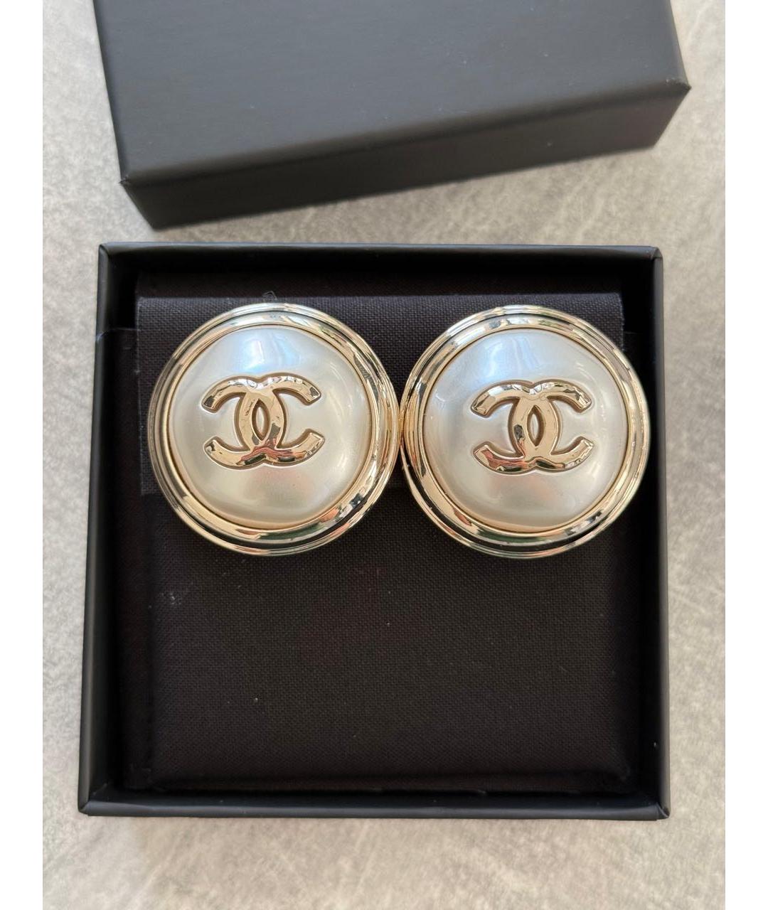 CHANEL Белые металлические клипсы, фото 2