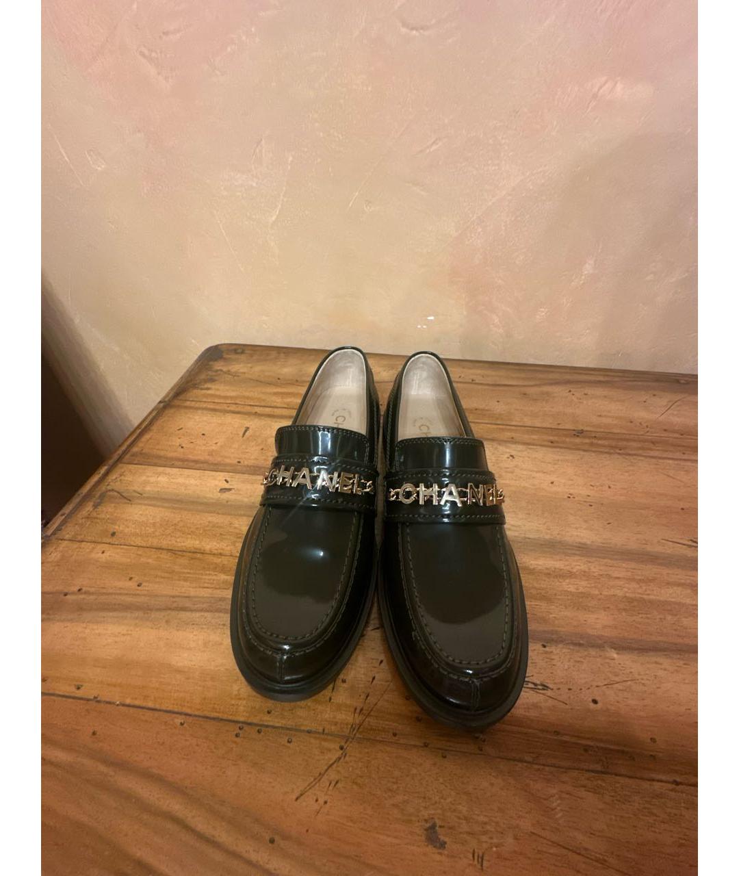 CHANEL Зеленые лоферы из лакированной кожи, фото 2