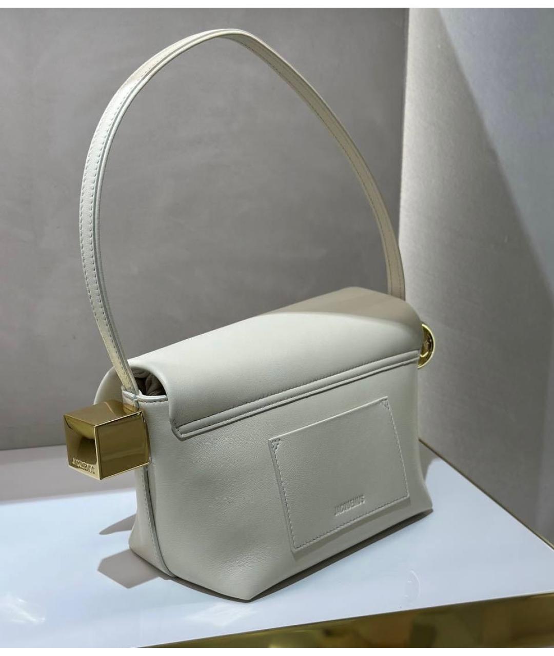 JACQUEMUS Бежевая кожаная сумка с короткими ручками, фото 4