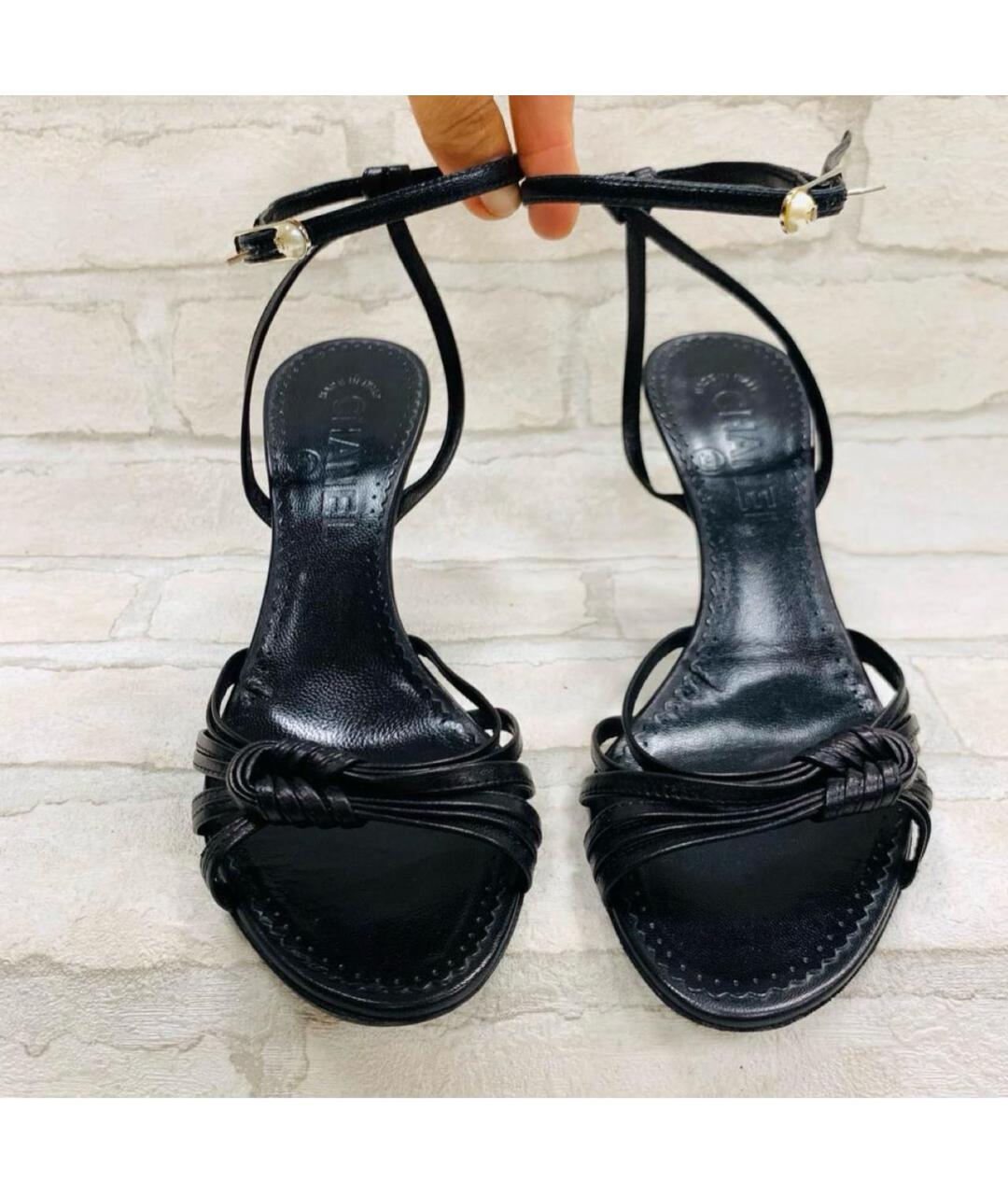 CHANEL Черные кожаные босоножки, фото 5