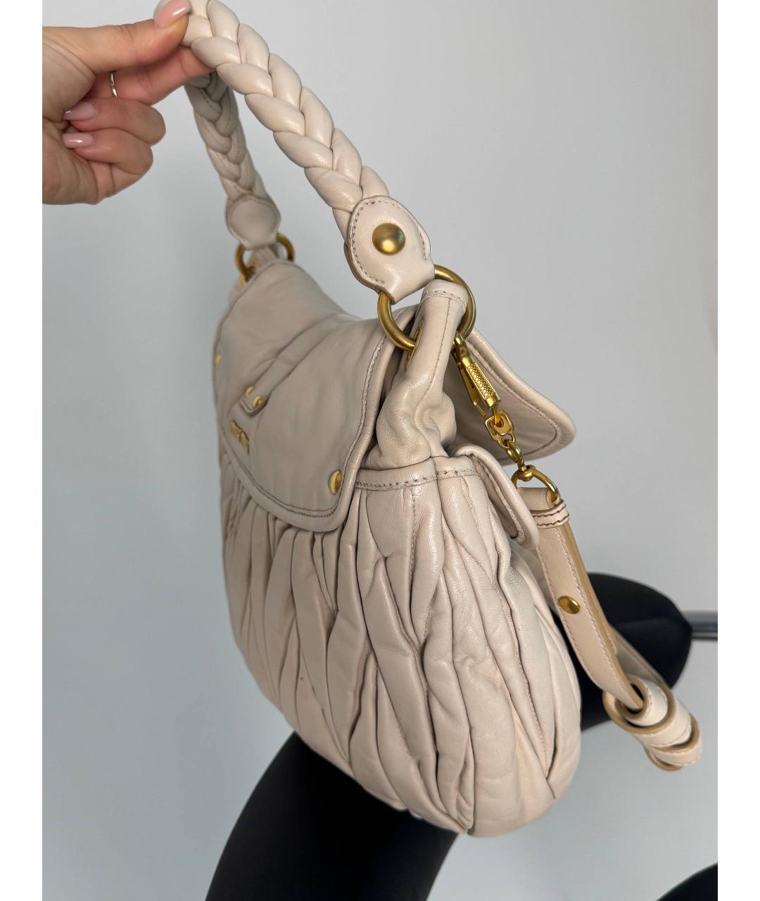 MIU MIU Бежевая кожаная сумка с короткими ручками, фото 8