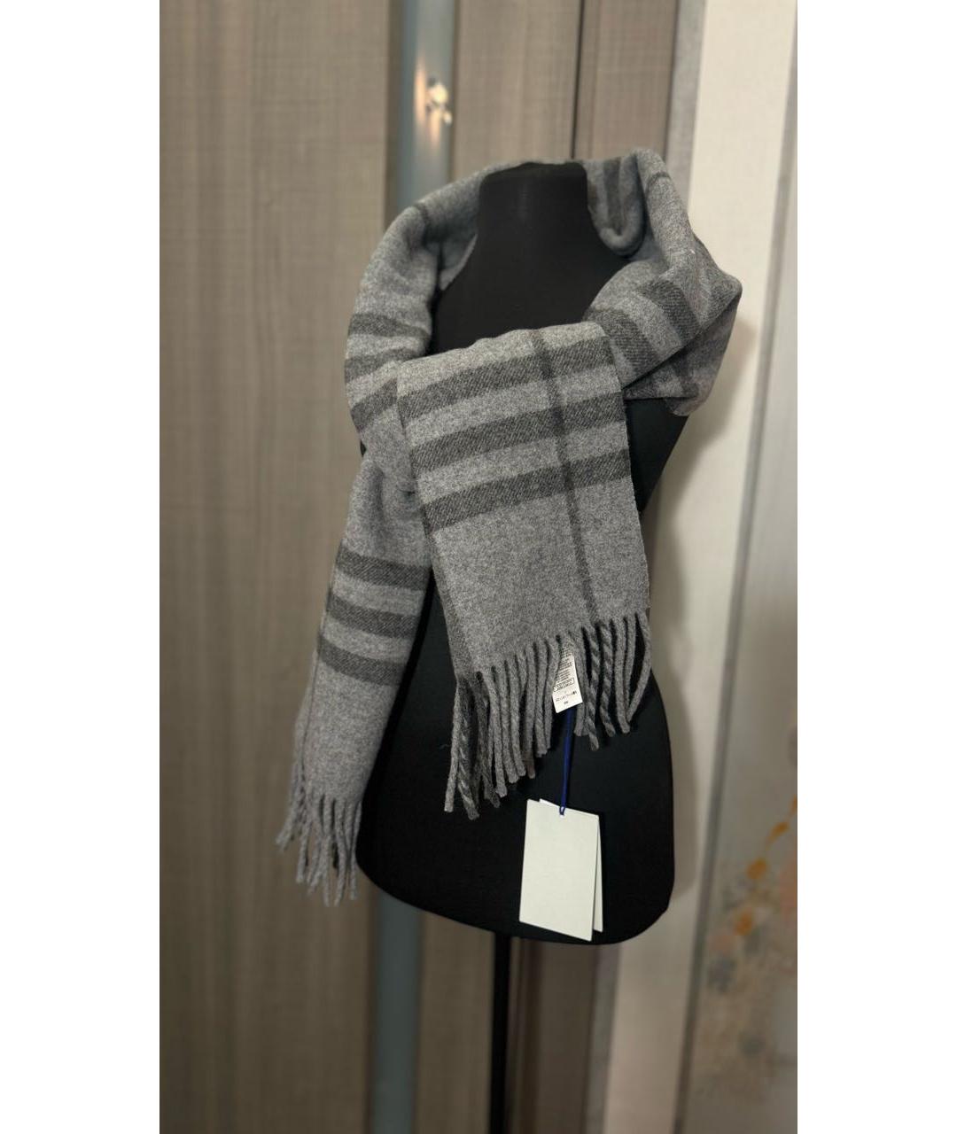 BURBERRY Серый шерстяной шарф, фото 9
