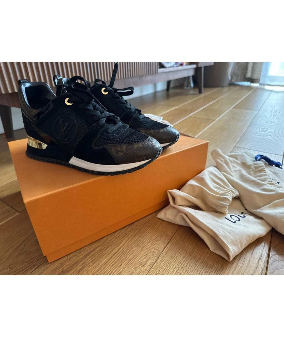 LOUIS VUITTON Черные замшевые кроссовки, фото 2