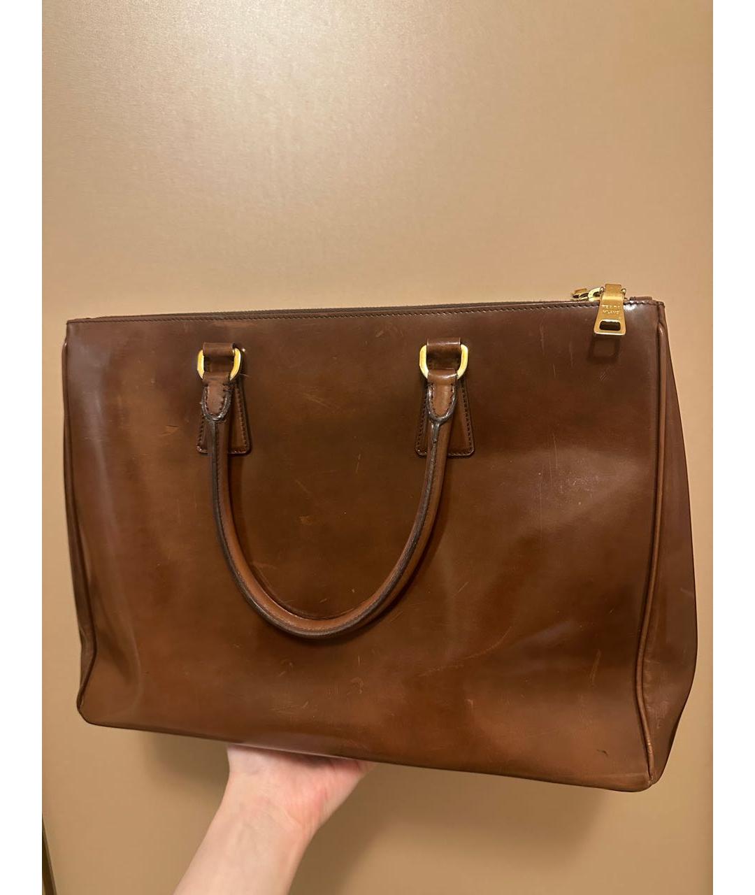 PRADA Коричневая кожаная сумка с короткими ручками, фото 4