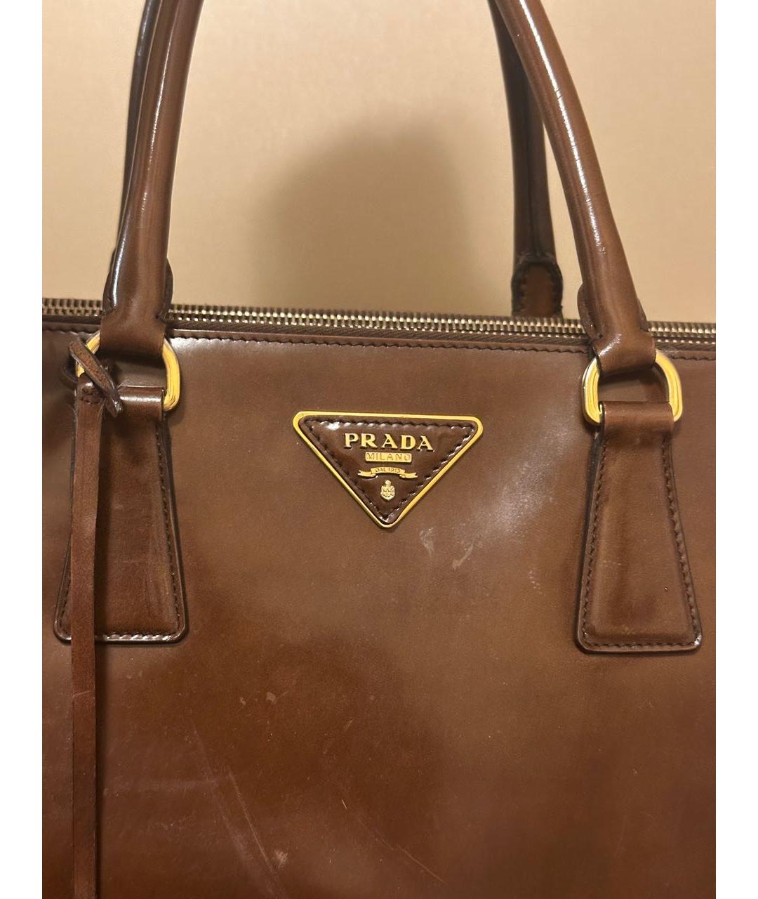 PRADA Коричневая кожаная сумка с короткими ручками, фото 3