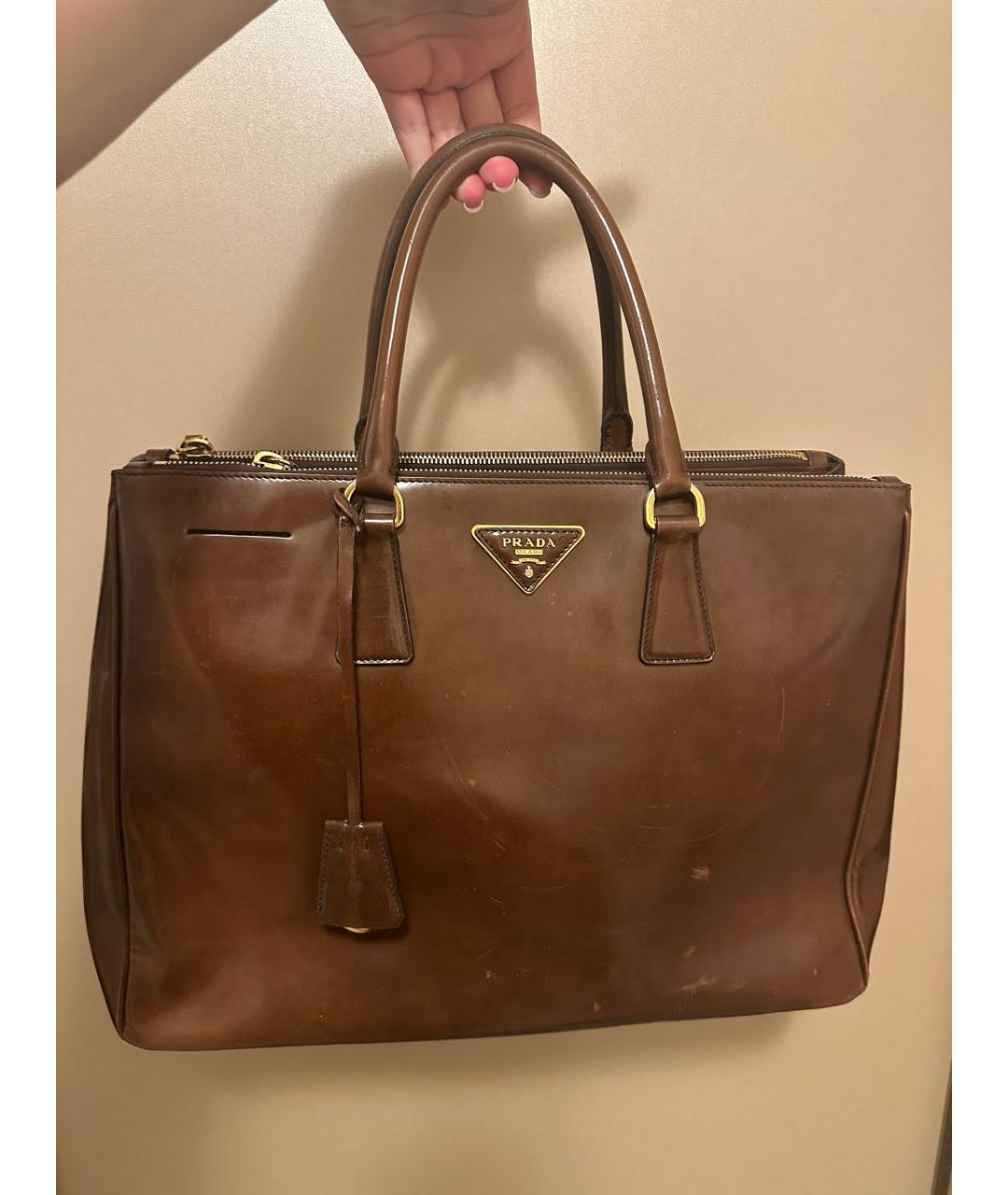 PRADA Коричневая кожаная сумка с короткими ручками, фото 9