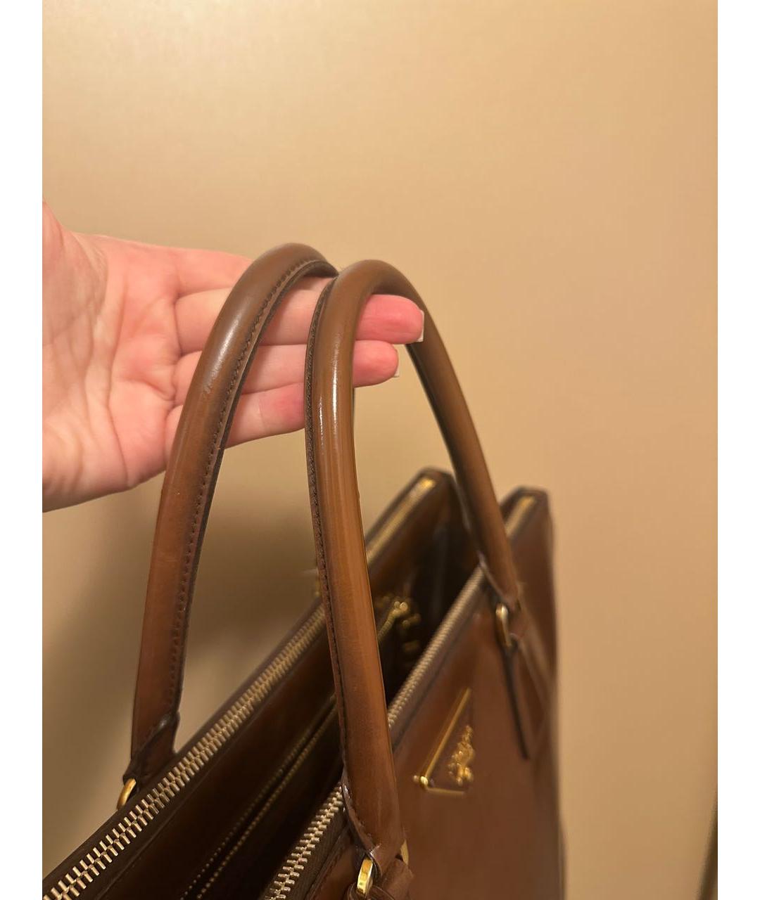 PRADA Коричневая кожаная сумка с короткими ручками, фото 6