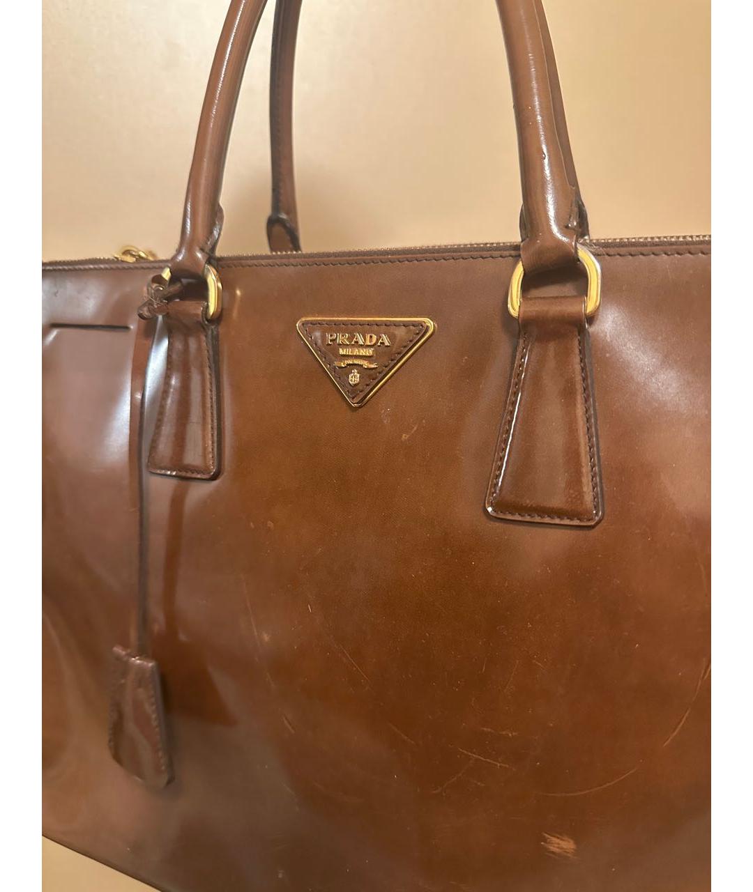 PRADA Коричневая кожаная сумка с короткими ручками, фото 2