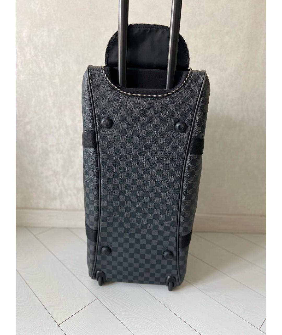 LOUIS VUITTON Антрацитовый чемодан, фото 3