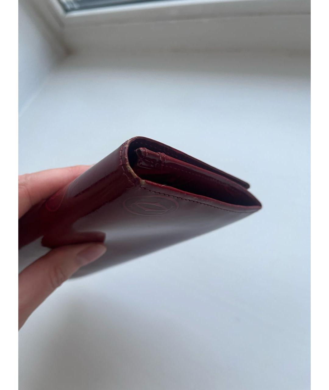 CARTIER Бордовый кошелек из лакированной кожи, фото 5