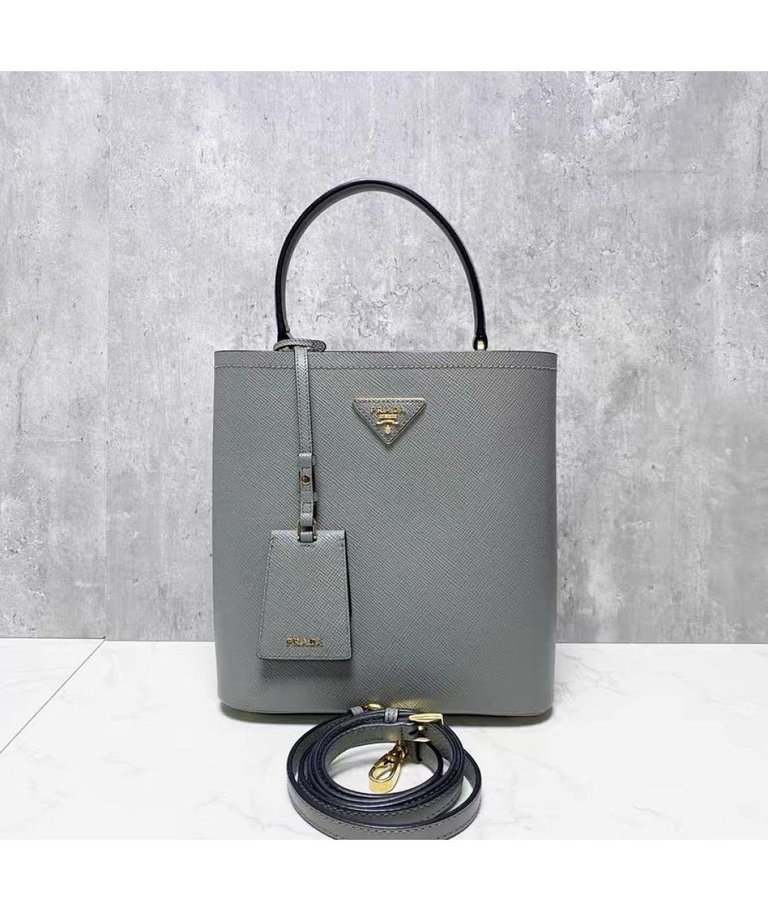 PRADA Серая кожаная сумка через плечо, фото 2