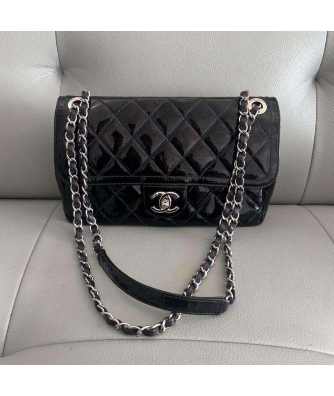 CHANEL Черная сумка через плечо из лакированной кожи, фото 3