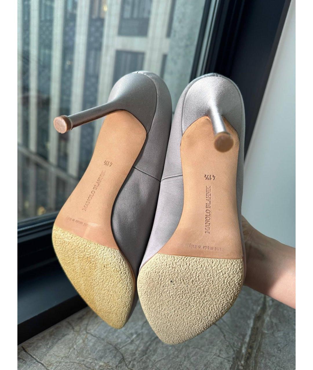 MANOLO BLAHNIK Серебряные текстильные туфли, фото 5