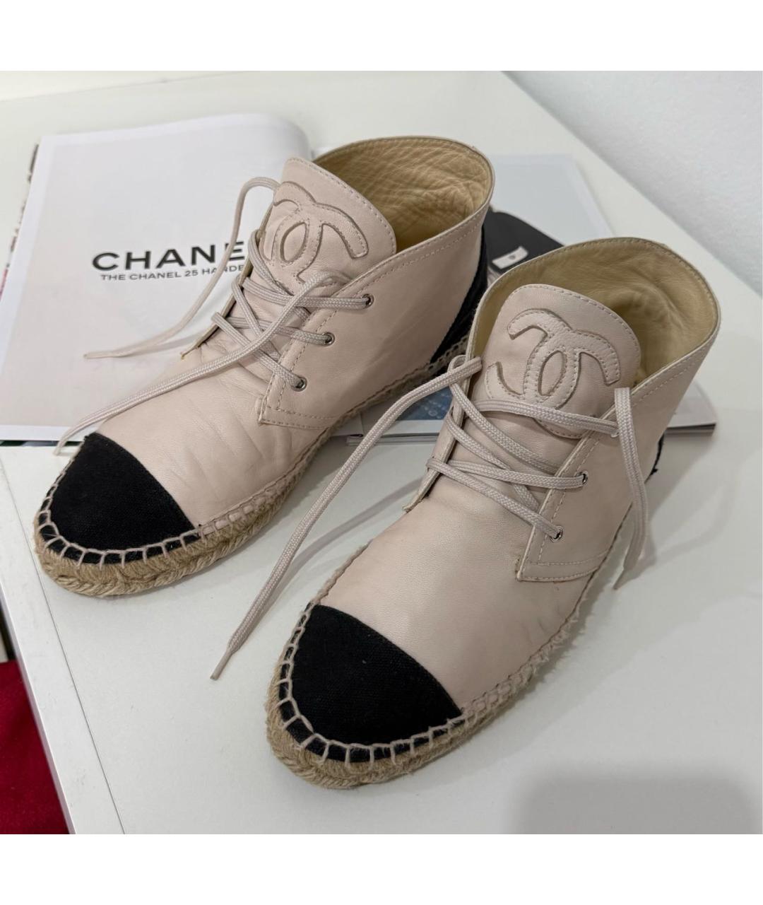 CHANEL Бежевые кожаные ботинки, фото 2