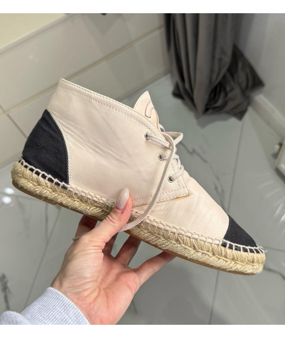 CHANEL Бежевые кожаные ботинки, фото 3