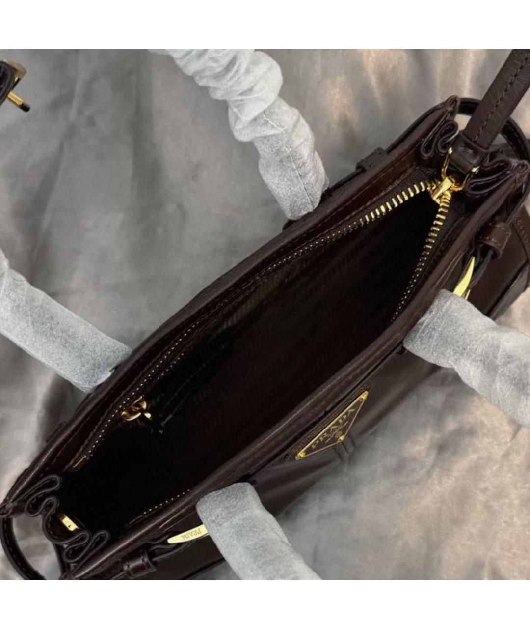 PRADA Бордовая сумка с короткими ручками из лакированной кожи, фото 8