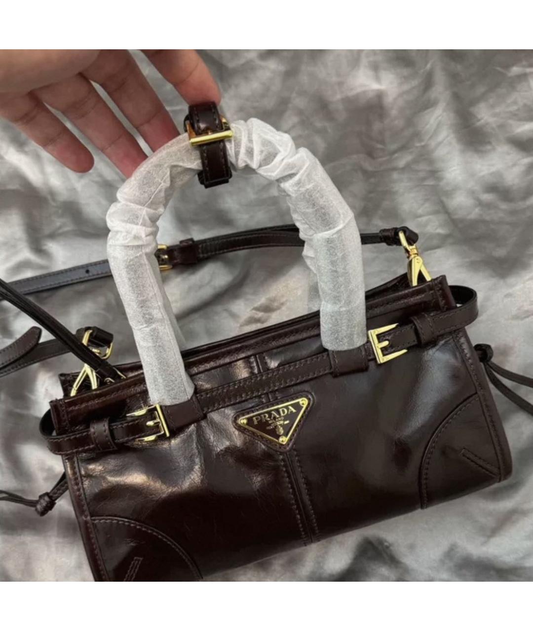 PRADA Бордовая сумка с короткими ручками из лакированной кожи, фото 4