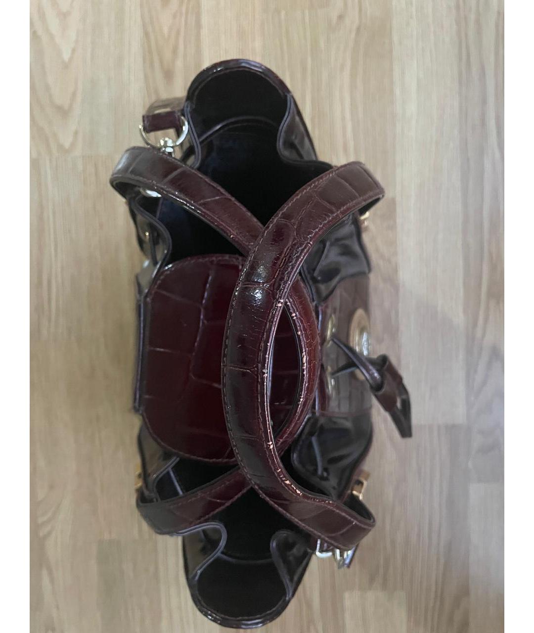 VERSACE Бордовая сумка с короткими ручками из лакированной кожи, фото 5