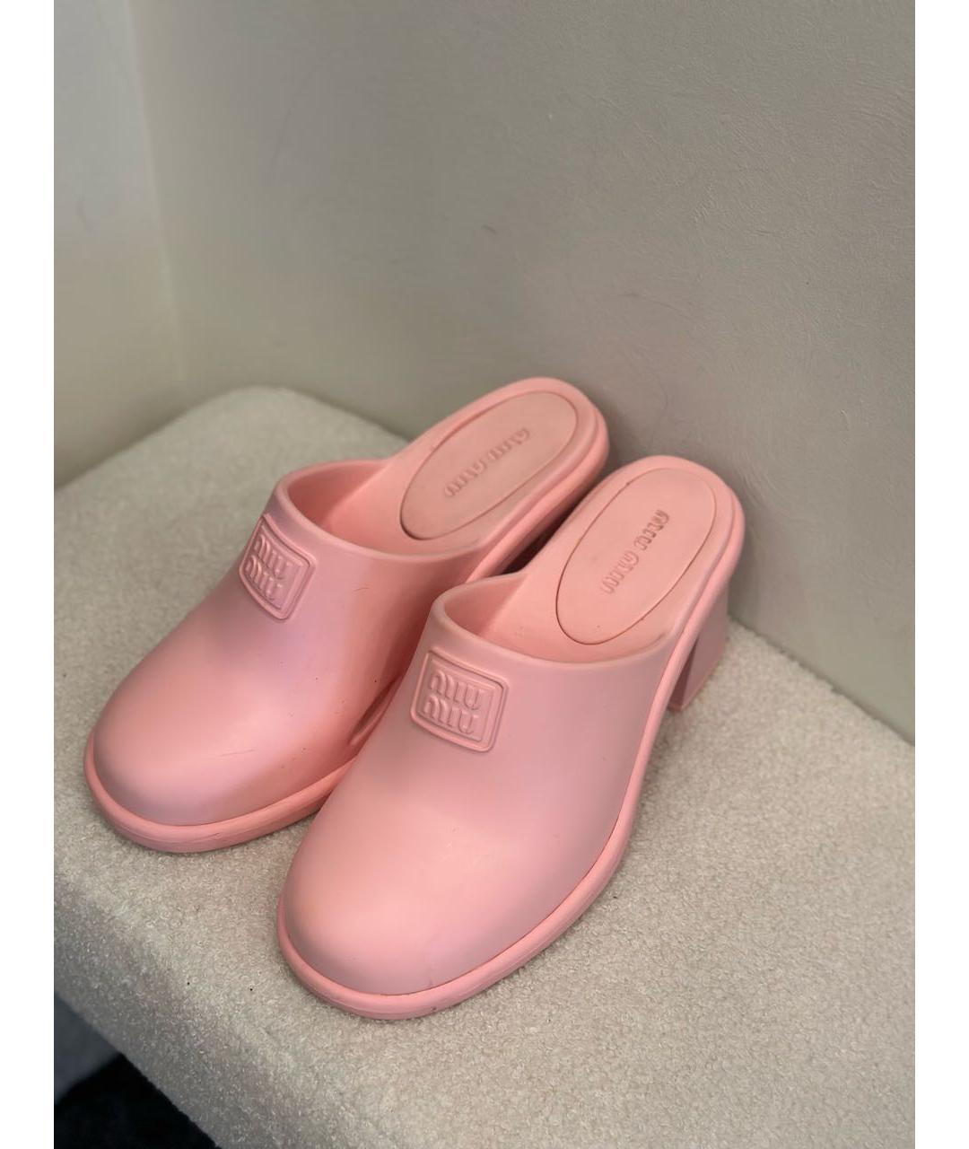 MIU MIU Розовые резиновые мюли, фото 2