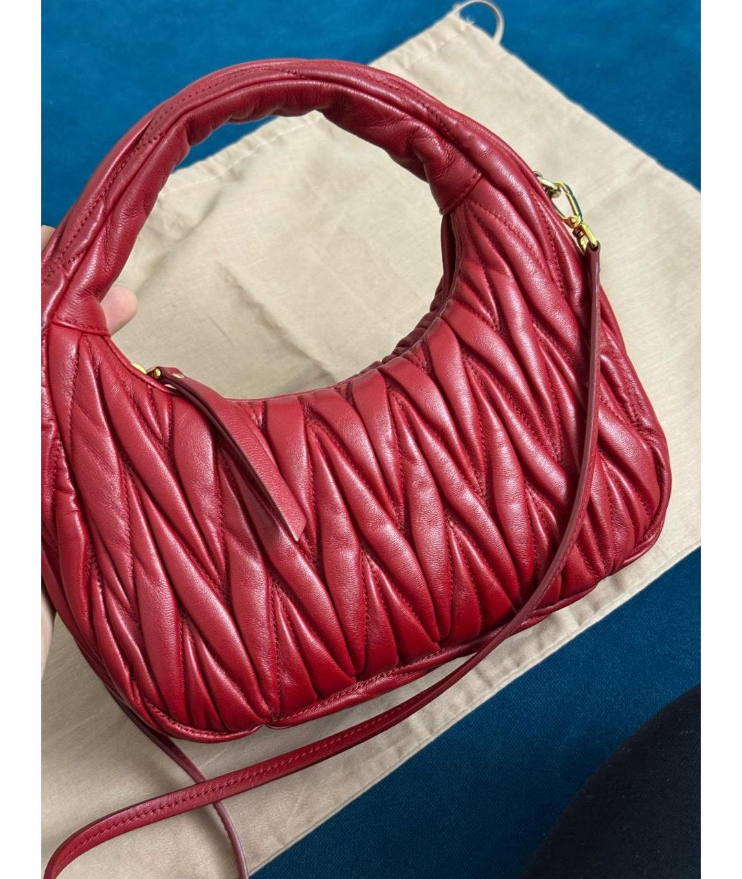MIU MIU Красная кожаная сумка с короткими ручками, фото 5