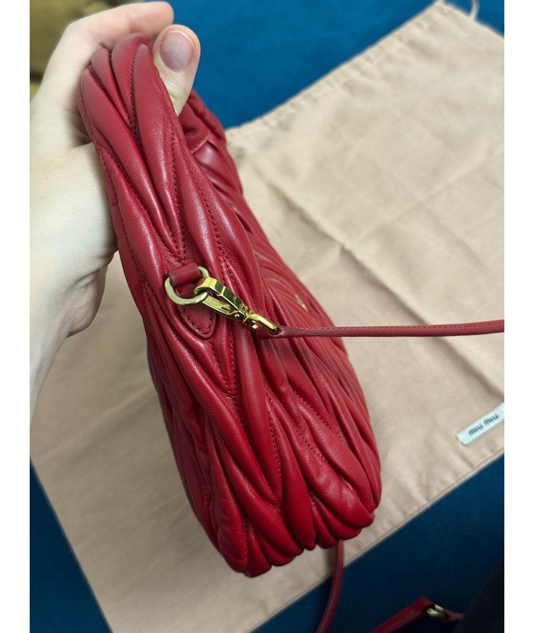 MIU MIU Красная кожаная сумка с короткими ручками, фото 2