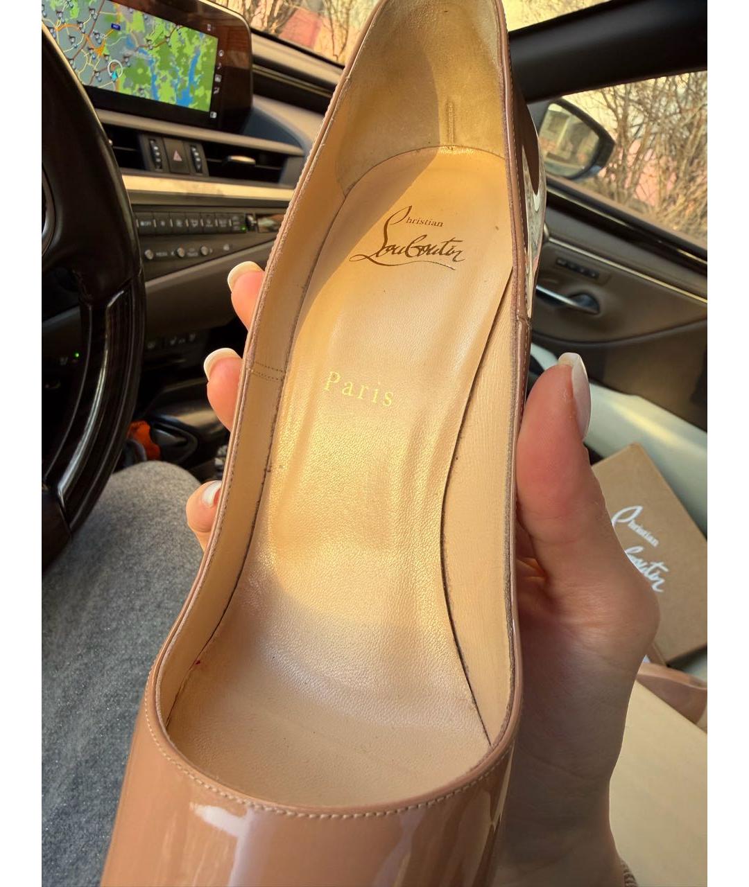 CHRISTIAN LOUBOUTIN Бежевые туфли из лакированной кожи, фото 5